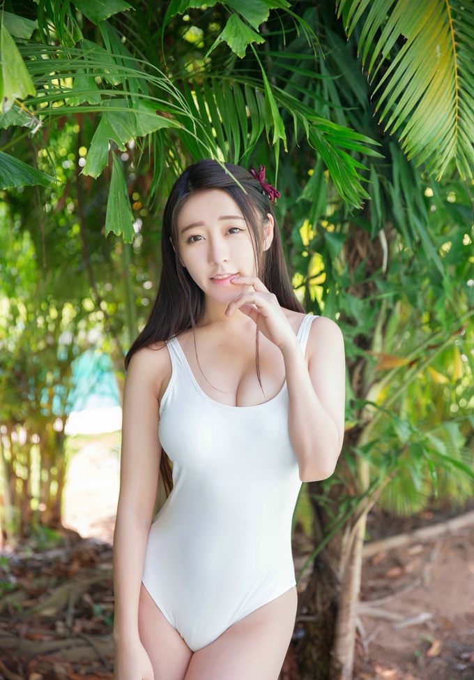 清纯靓丽女神朵比DOBBY泳衣露大胸美腿翘臀性感迷人诱惑写真