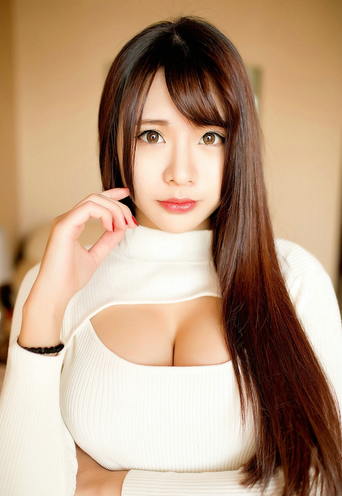 诱惑迷人气质美女哈妮HaaNi居家私房性感美乳大胸白嫩肌肤写真