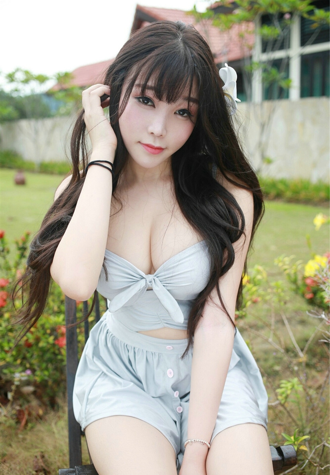 性感尤物女神芝芝Booty巨乳大胸翘臀靓丽气质风情私房写真