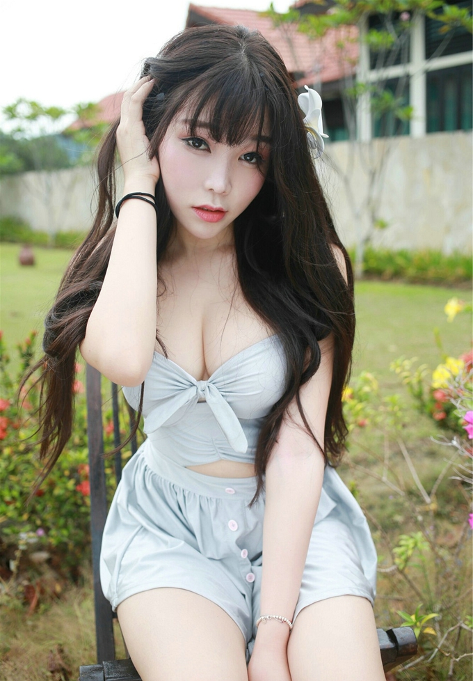 性感尤物女神芝芝Booty巨乳大胸翘臀靓丽气质风情私房写真