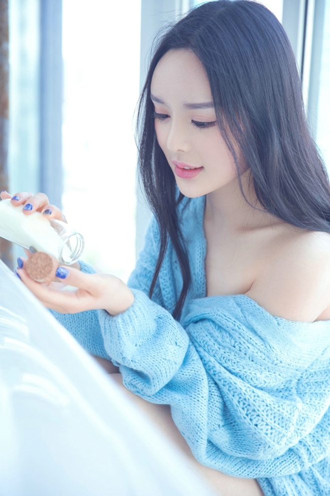 性感纤弱娇媚清纯嫩模晓迪秀魔鬼身材香艳妖娆诱惑私房写真