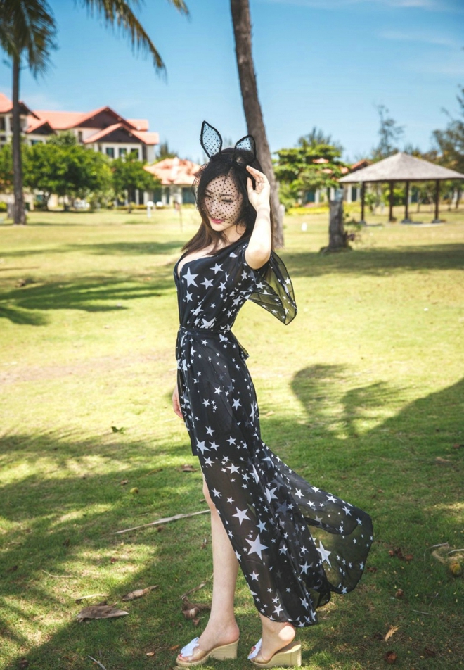 娇艳性感火辣美女模特尤美Yumi旅拍比基尼诱惑写真
