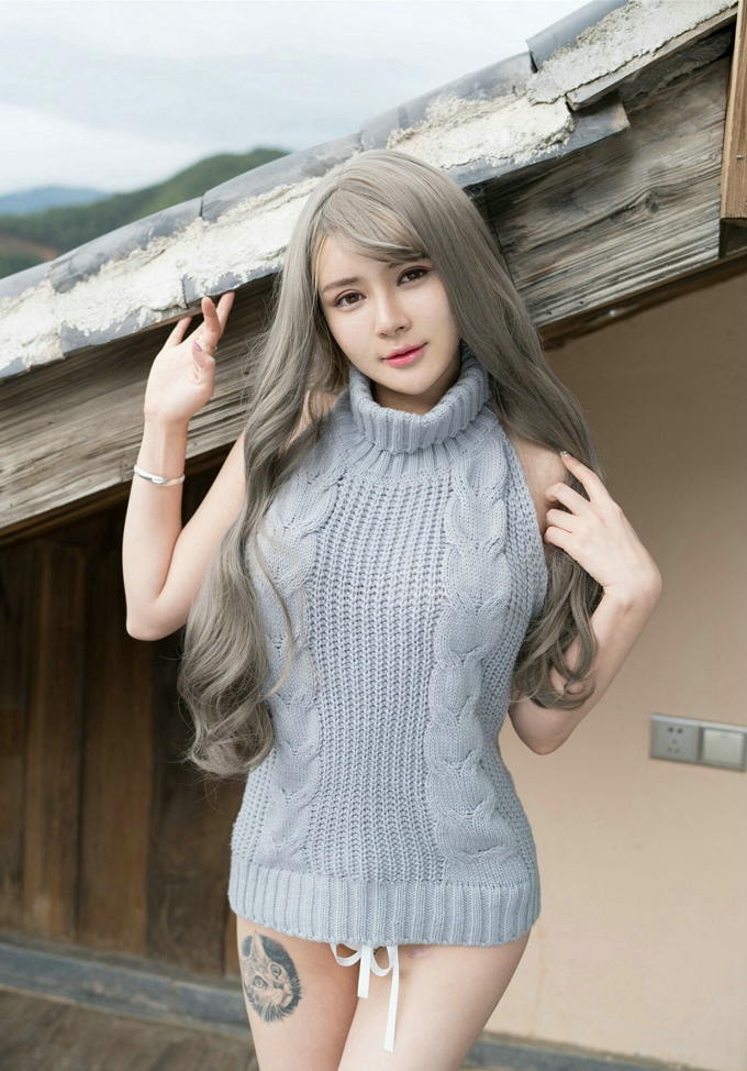 魅惑勾人美人凯竹BuiBui露背毛衣侧乳诱惑性感迷人写真