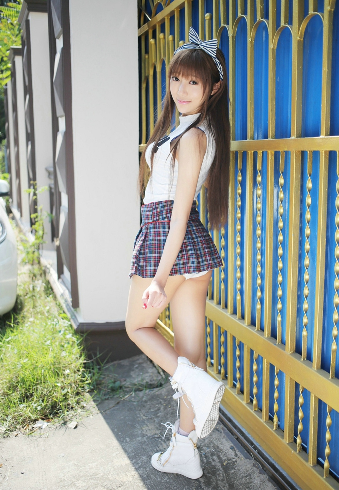 清纯美女王馨瑶yanni靓丽学生装迷人翘臀诱惑勾魂写真