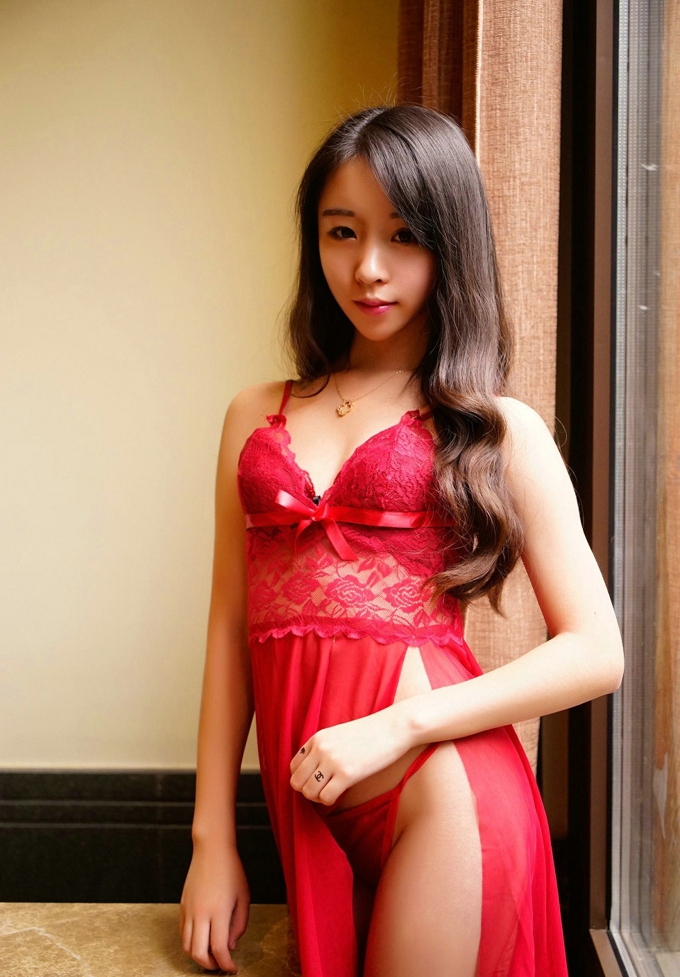 红色蕾丝睡裙开叉情趣诱惑迷人梓萱Crystal性感女神写真