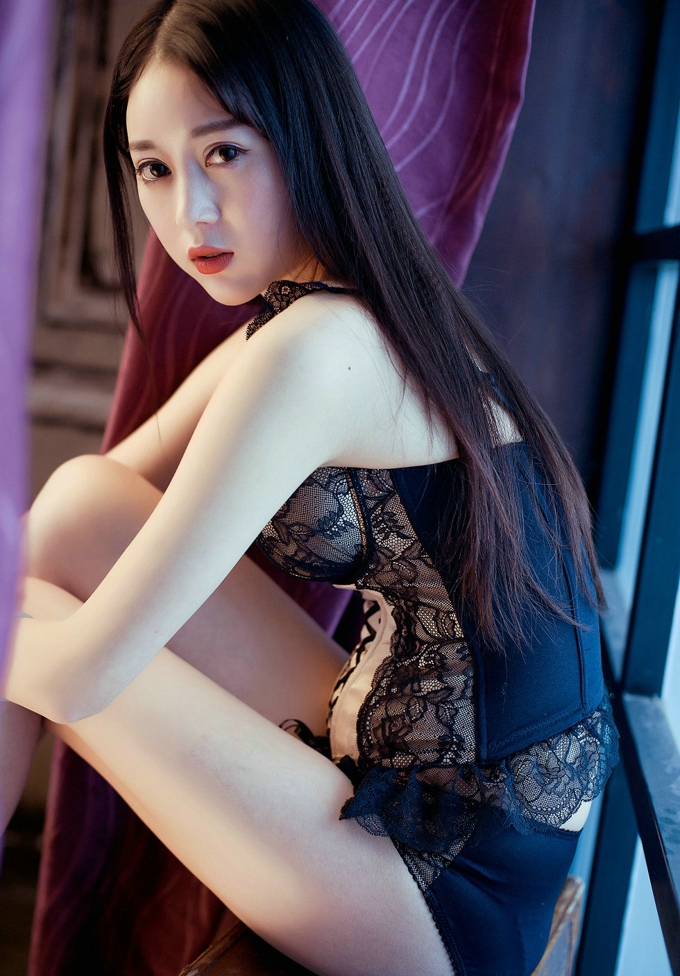 黑丝蕾丝情趣内衣尤物赵小米Kitty性感迷人火辣身材美乳翘臀写真