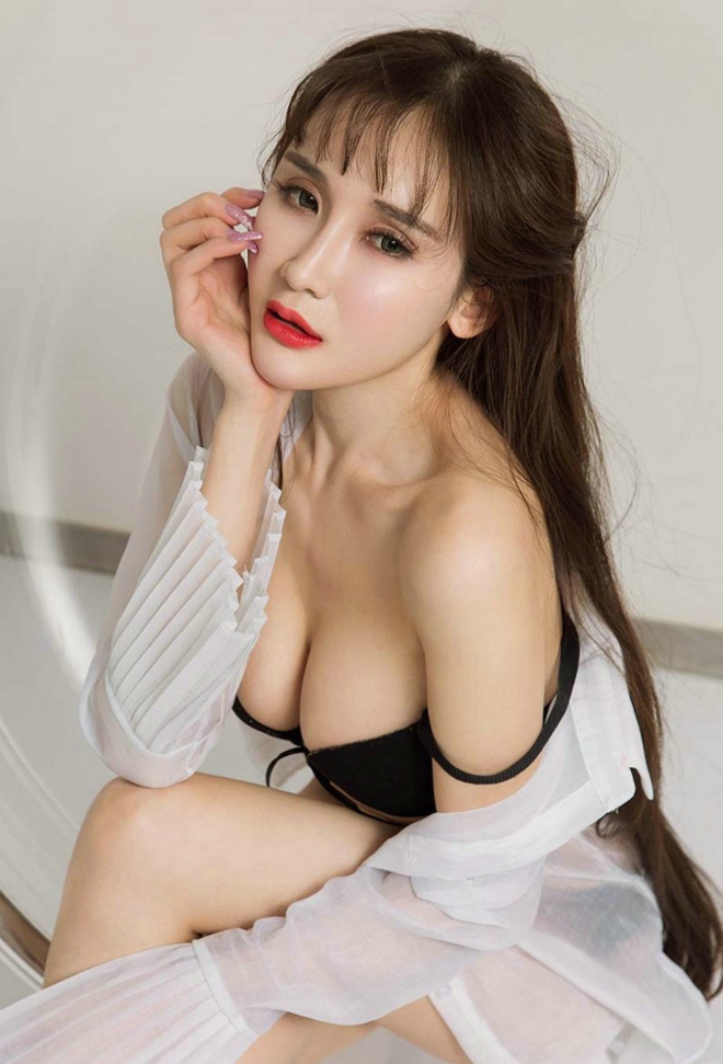 湿身火辣美女阿依努尔瓦娅透视装爆乳浴室性感激情写真