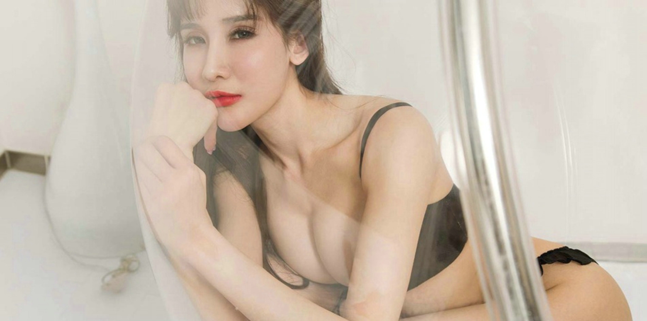 湿身火辣美女阿依努尔瓦娅透视装爆乳浴室性感激情写真