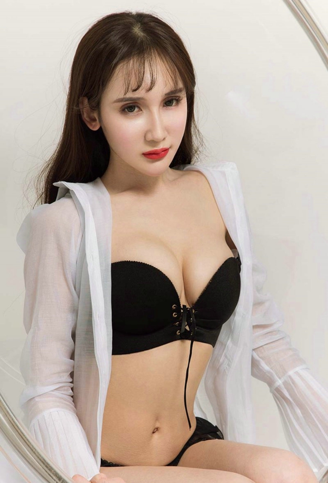 湿身火辣美女阿依努尔瓦娅透视装爆乳浴室性感激情写真