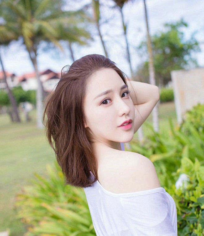 清纯性感美乳漂亮美女刘奕宁Lynn撒娇卖萌唯美写真