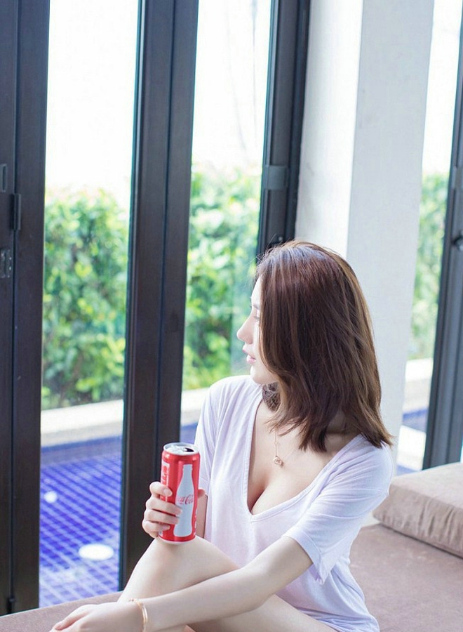 清纯性感美乳漂亮美女刘奕宁Lynn撒娇卖萌唯美写真