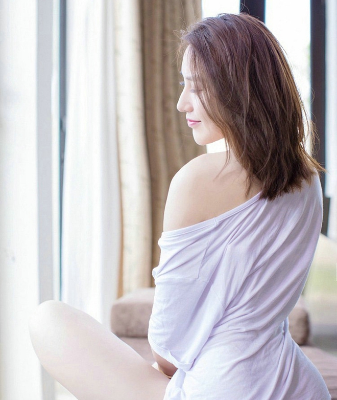 清纯性感美乳漂亮美女刘奕宁Lynn撒娇卖萌唯美写真