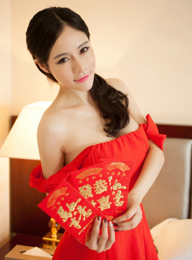养眼尤物Nancy小姿低胸深沟诱惑娇媚美人妻销魂诱惑写真