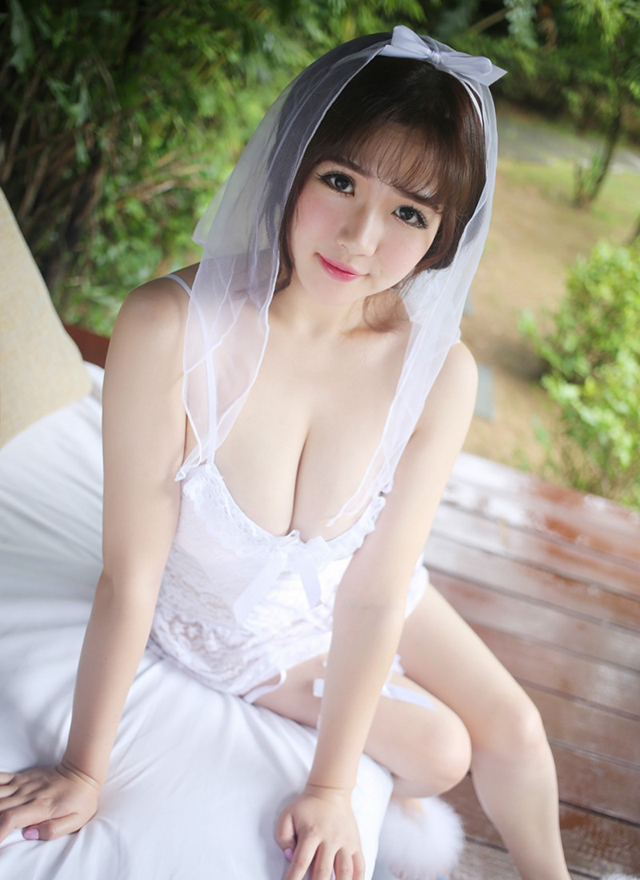  美丽新娘徐cake丰胸肥臀大胆诱惑性感写真