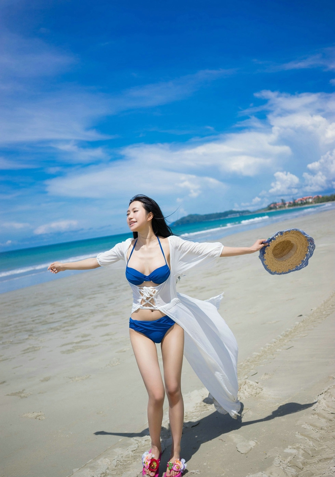 女神绮里嘉Ula诱惑迷人性感比基尼大胸翘臀美腿娇嫩俏丽写真
