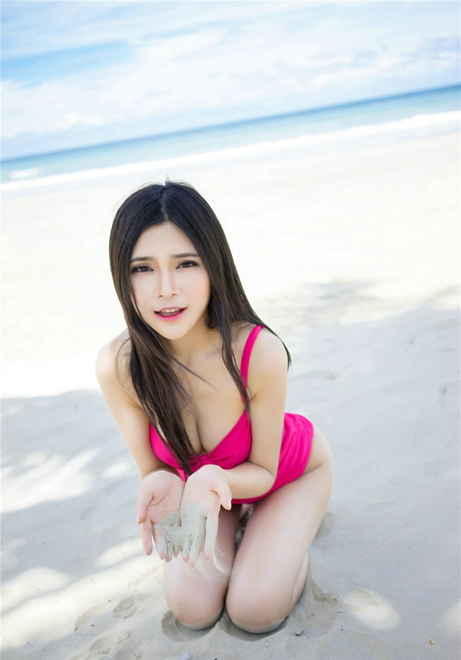 泳衣美女张美荧性感海滩美乳诱惑写真