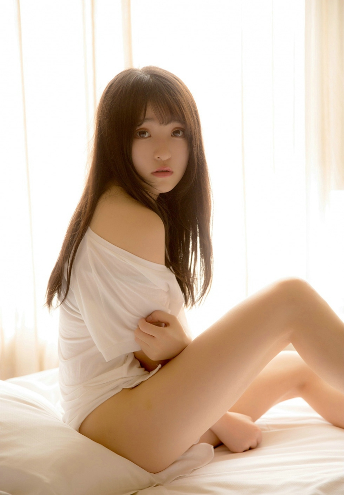 伊小七MoMo私房清纯美乳写真