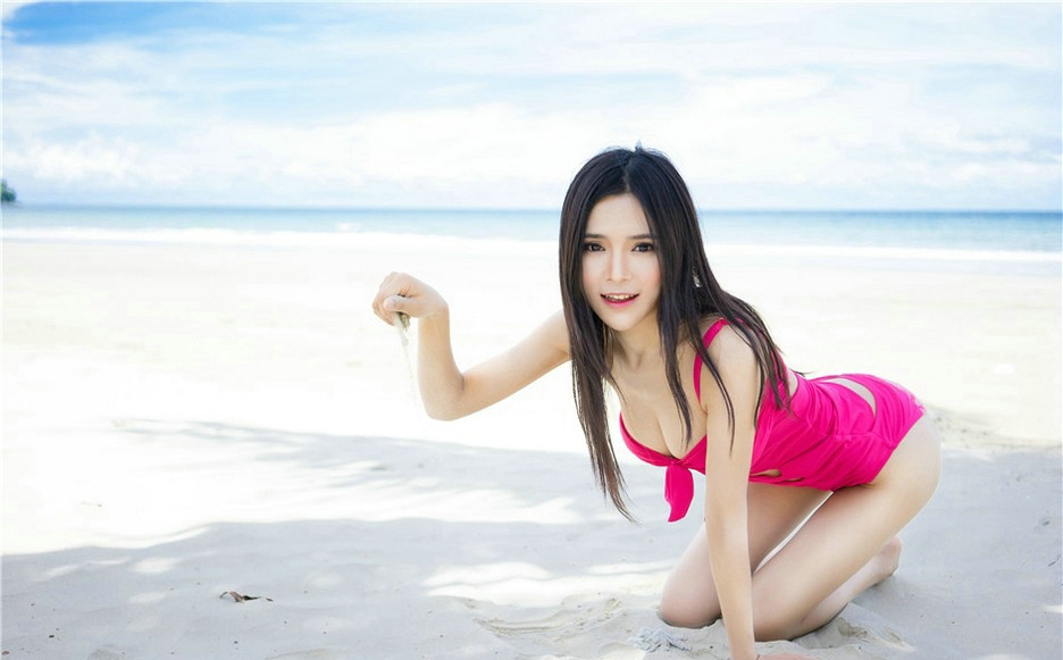 泳衣美女张美荧性感海滩美乳诱惑写真