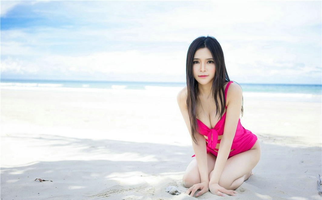 泳衣美女张美荧性感海滩美乳诱惑写真