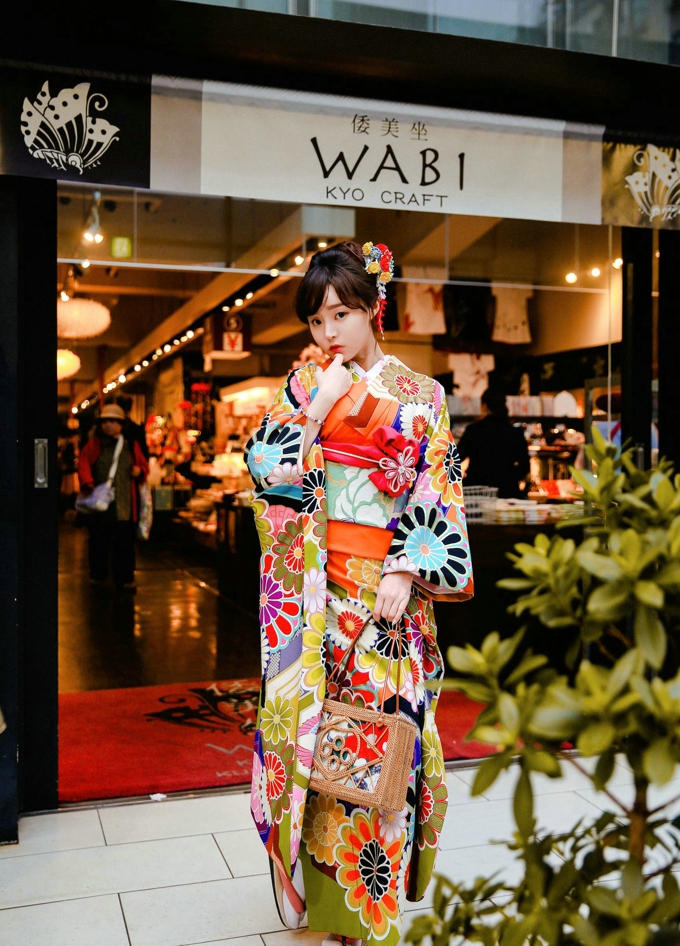 柳侑绮气质和服制服诱惑迷人妩媚写真
