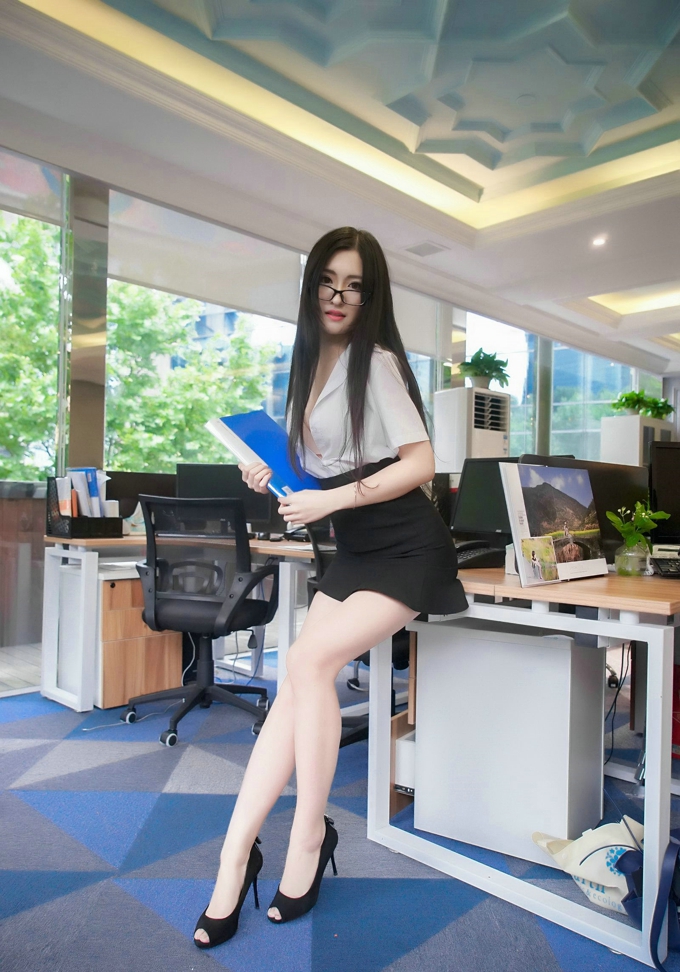 沈梦瑶性感制服诱惑妖娆妩媚写真