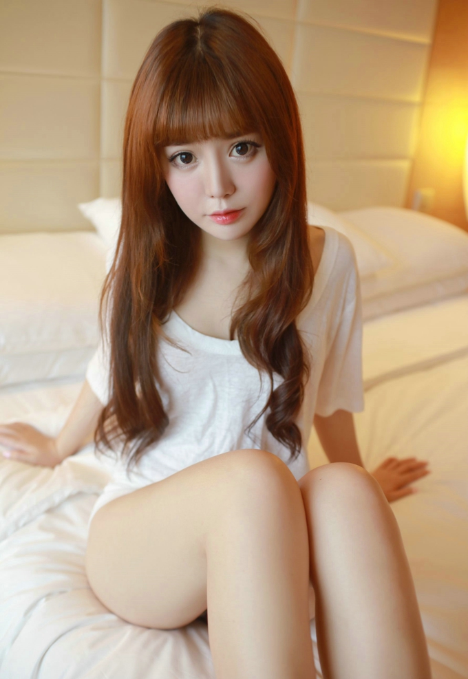 可爱少女粉芭比VV性感迷人私房美腿写真