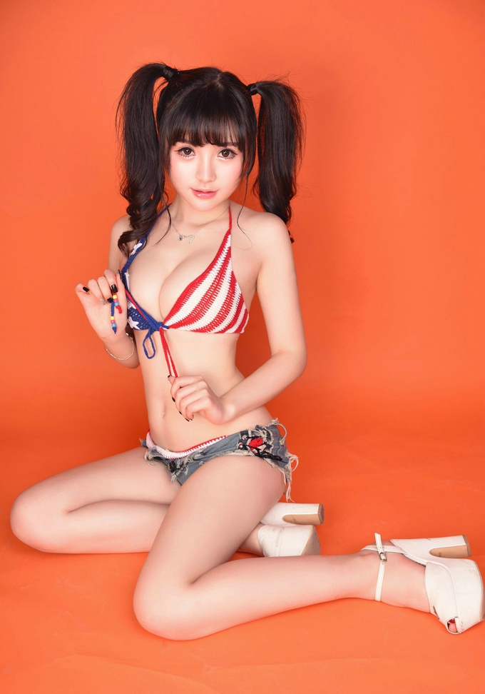 气质美少女可爱萝莉诱惑巨乳童颜翘臀勾魂米妮mini性感写真