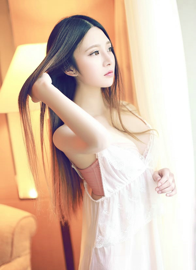 成熟女神性感阳光撩人写真