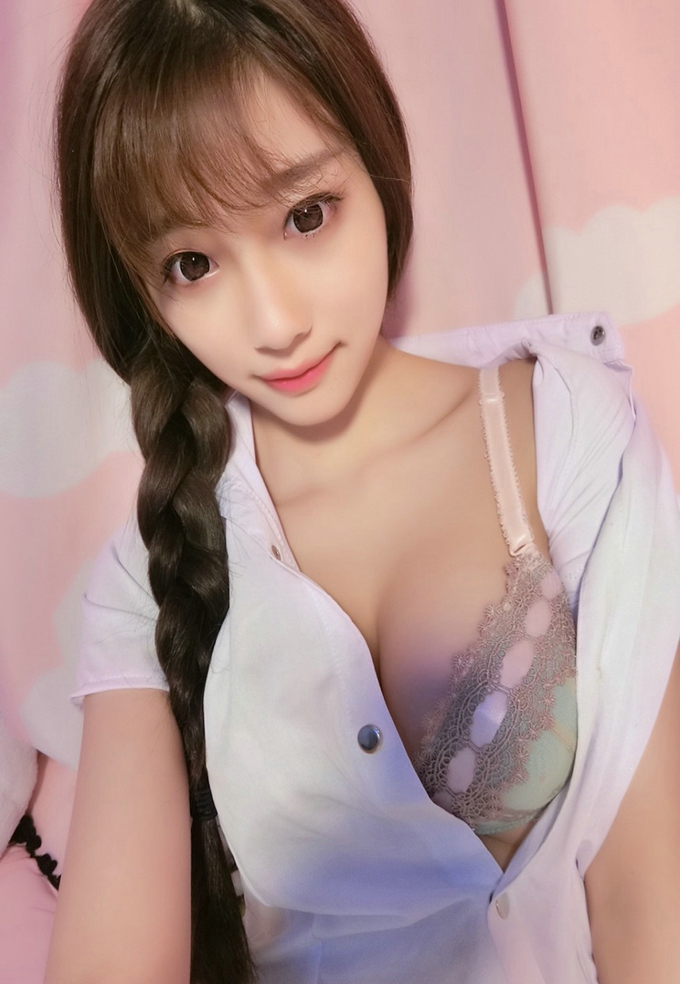 嫩模杨晨晨Sugar居家空姐制服爆乳诱惑丰润迷人气质写真