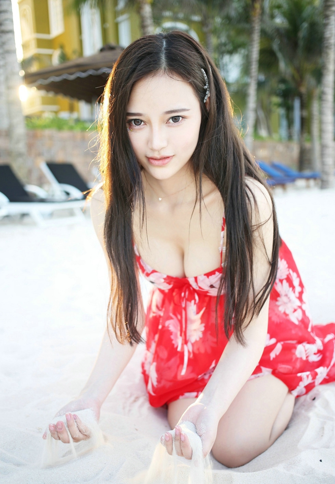 气质唐琪儿诱惑迷人巨乳美腿妩媚丰润激情活力写真