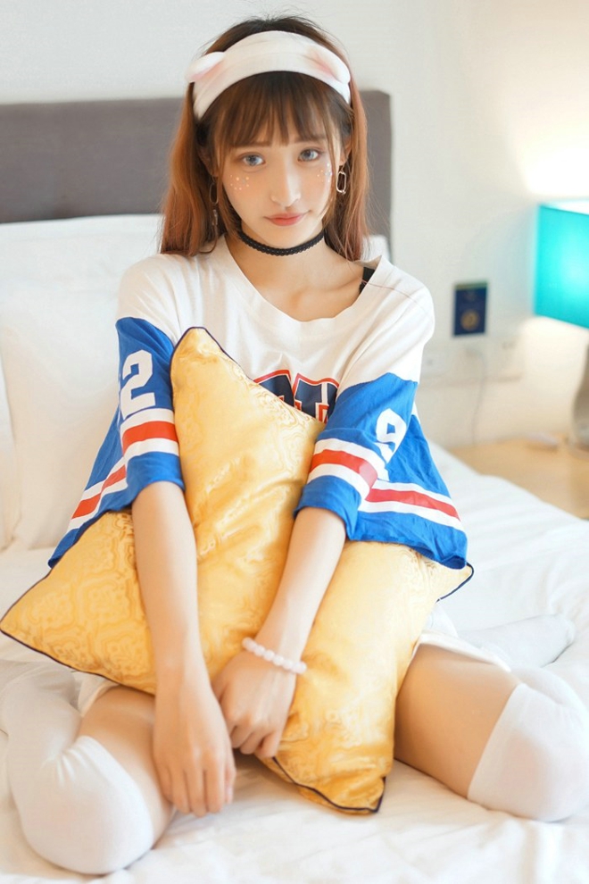 马来华人警花小狐狸贝壳清纯娇媚甜美私房销魂诱惑写真