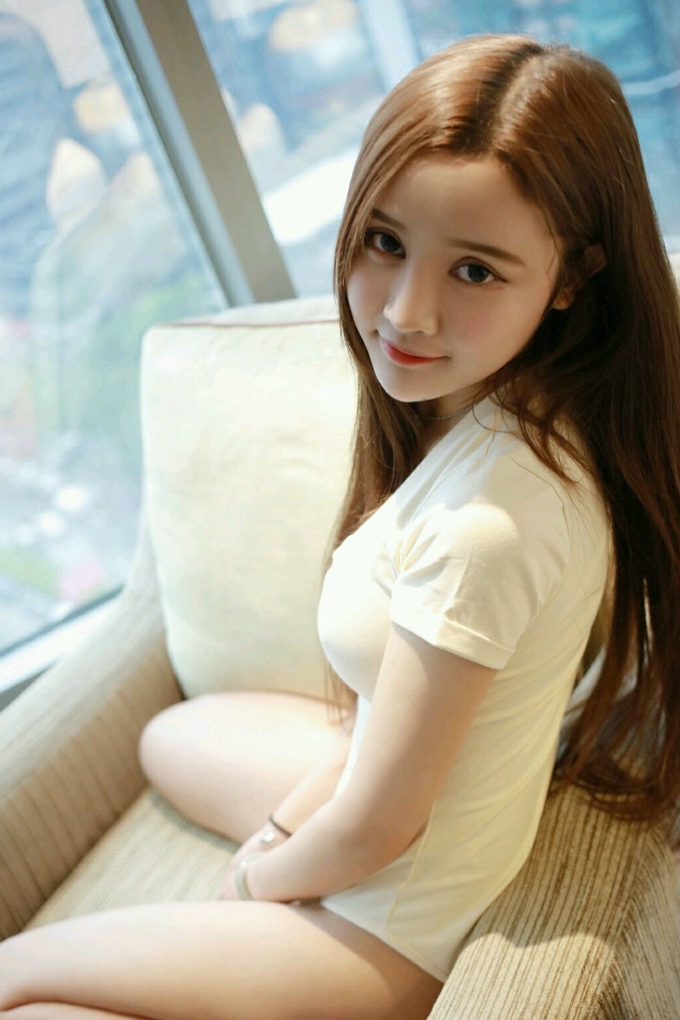 姗姗居家高叉连体衣美乳翘臀迷人写真