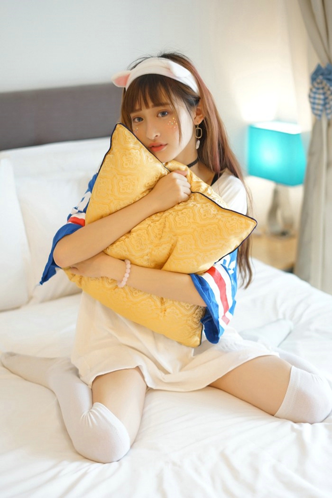 马来华人警花小狐狸贝壳清纯娇媚甜美私房销魂诱惑写真