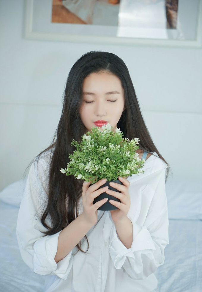 白衬衫清纯美女诱惑美腿写真