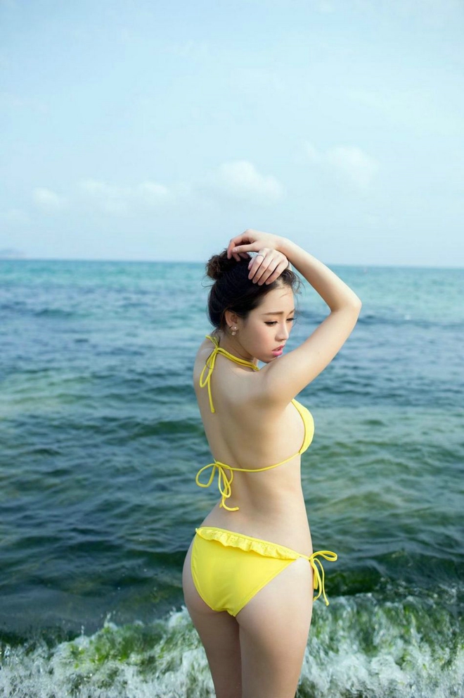 沙滩美女紫琪泳衣美乳娇媚销魂写真
