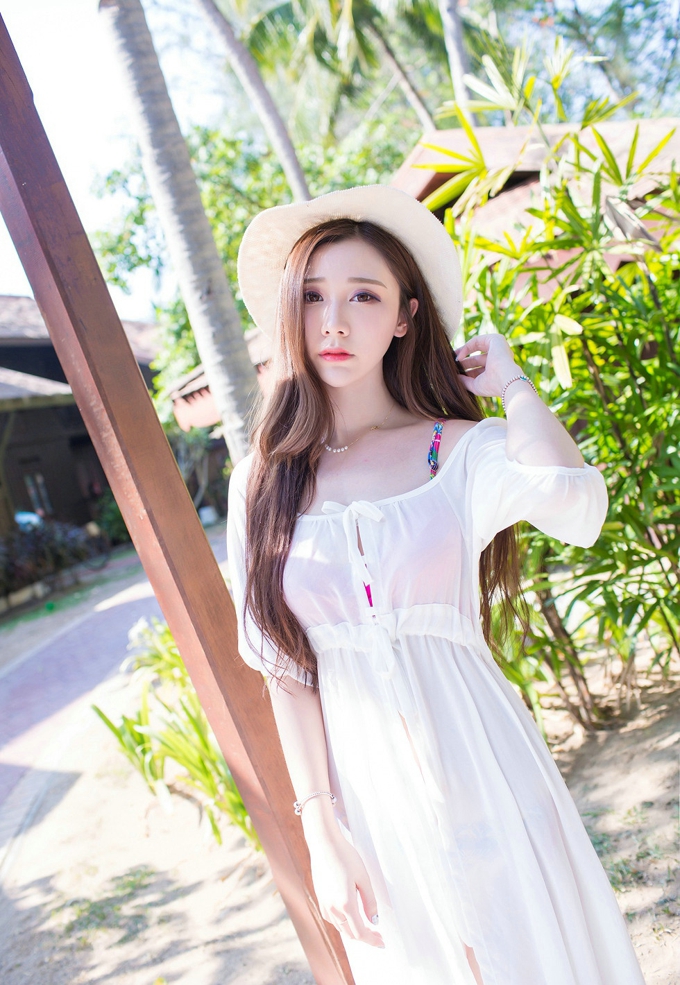 淼淼萌萌哒迷人气质美乳写真