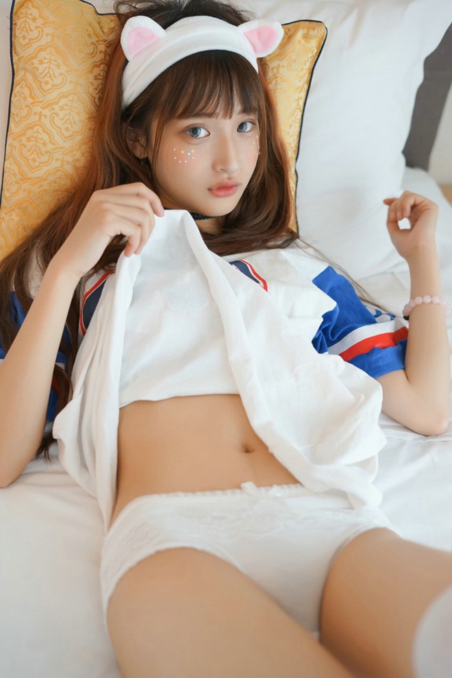 马来华人警花小狐狸贝壳清纯娇媚甜美私房销魂诱惑写真