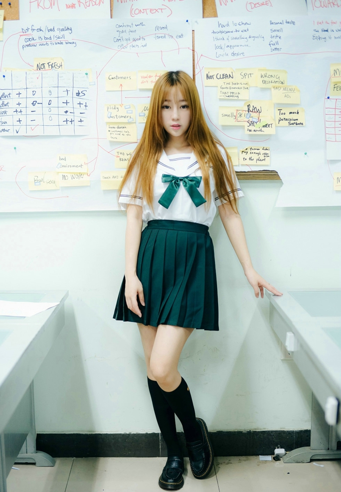 王雨纯最新JK制服撩短裙秀诱惑翘臀写真