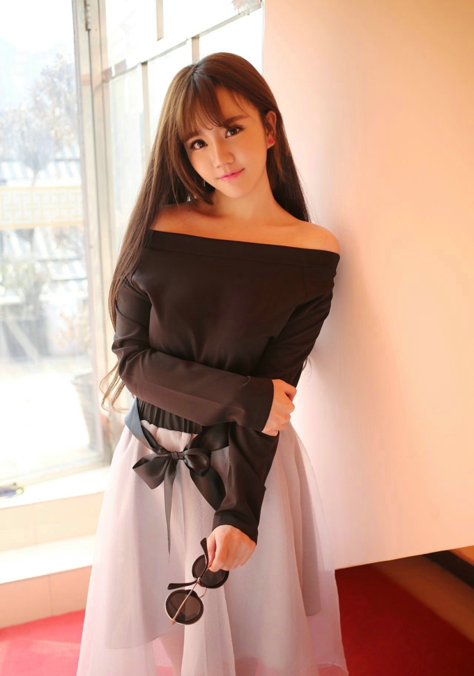 美肩诱惑少妇气质风情私房迷人写真