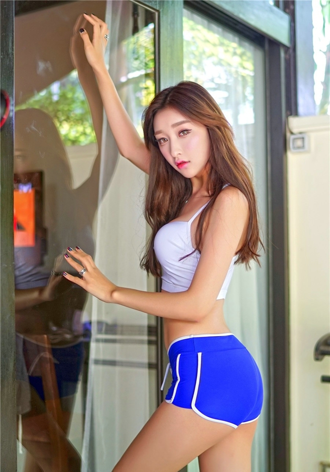 性感娇媚靓丽美女细腰长腿惹火诱人写真