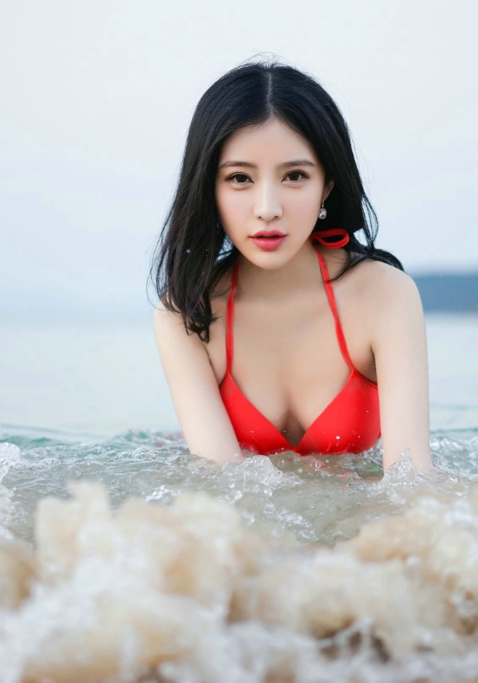 迷人风情比基尼嫩模施忆佳Kitty酱丰润写真