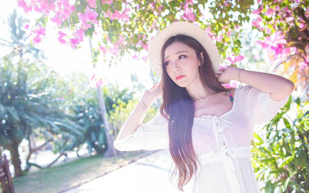 淼淼萌萌哒迷人气质美乳写真