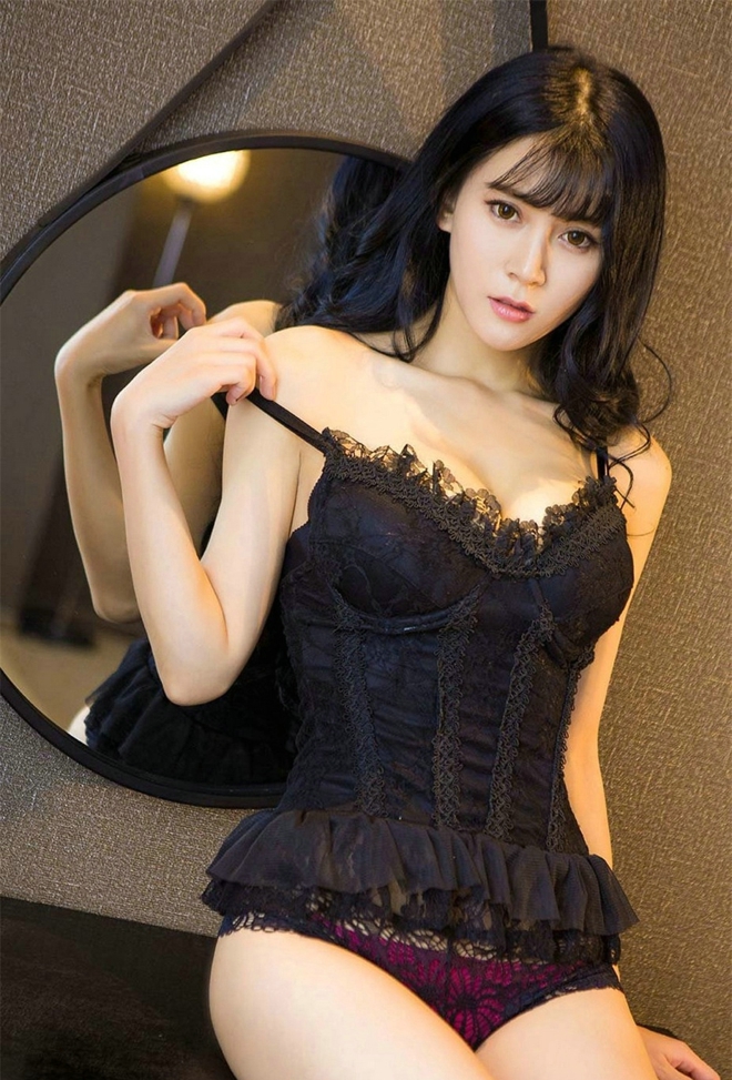 清纯性感粉嫩娇媚美女私房大奶挑逗销魂火辣诱人写真