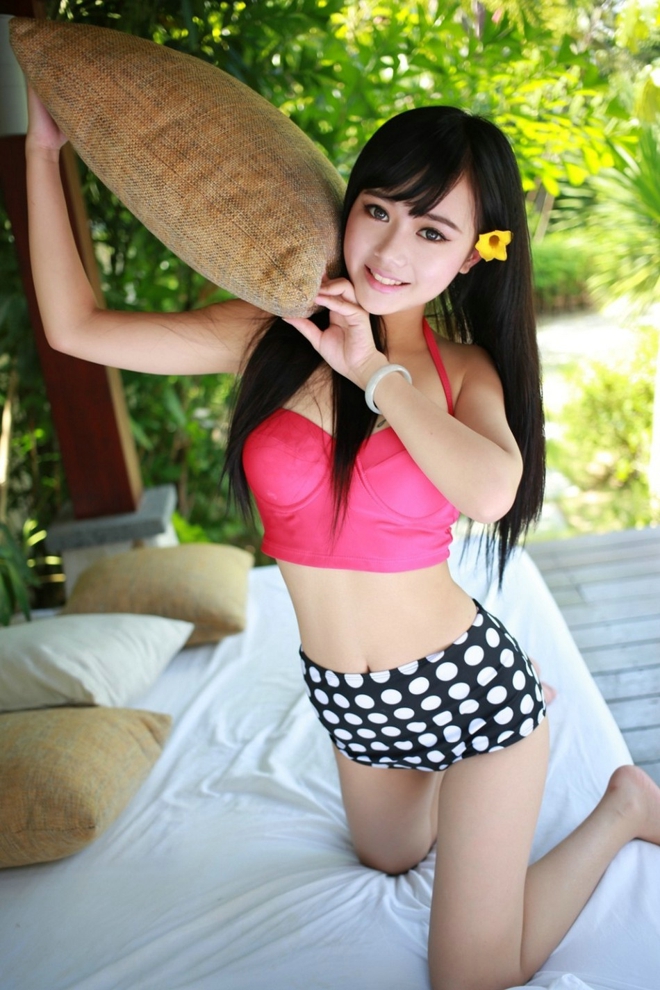 清纯娇巧性感展璐翘臀美乳诱人写真