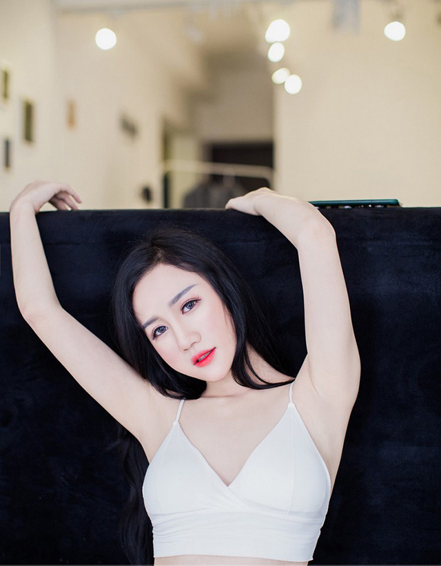 性感内衣极品美乳玉臂诱惑写真