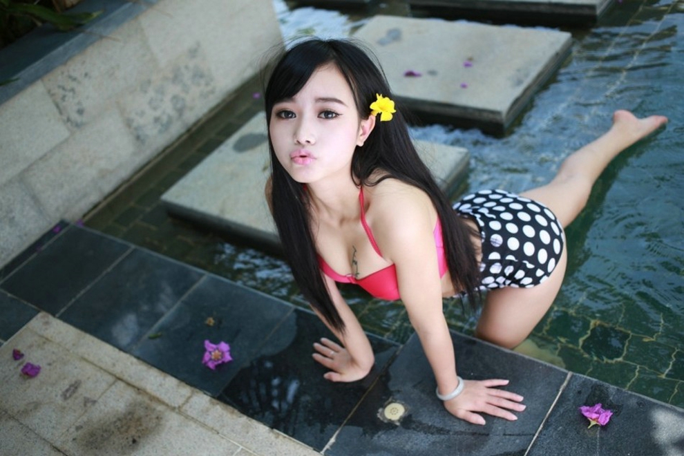 清纯娇巧性感展璐翘臀美乳诱人写真