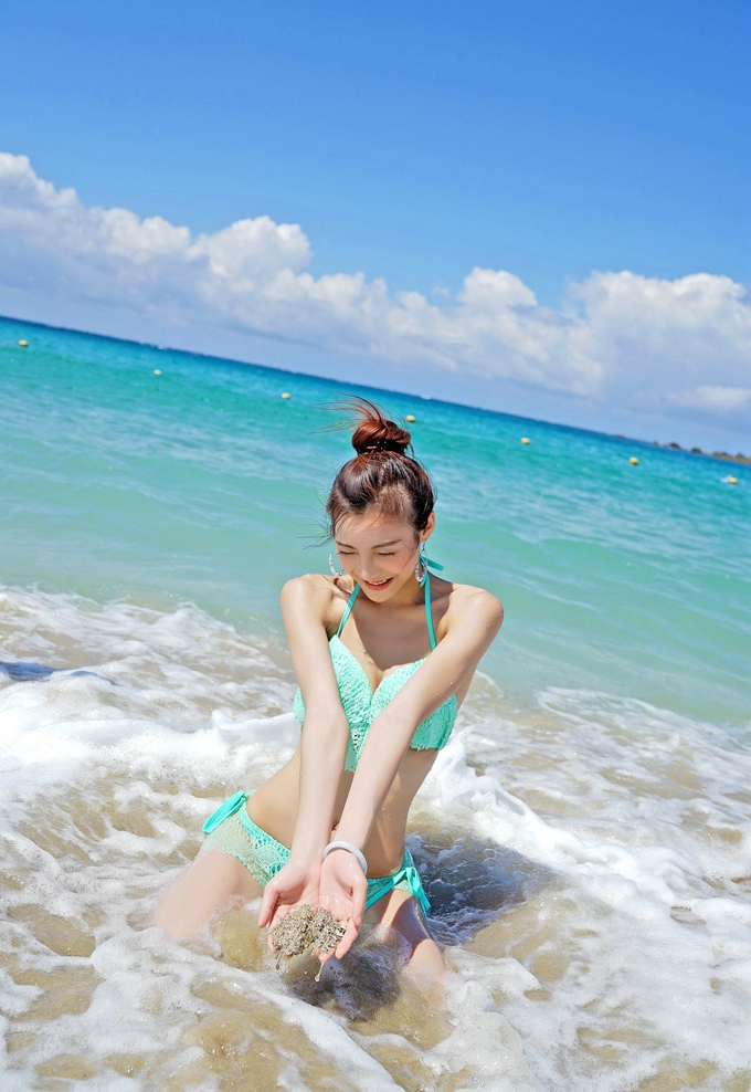 靓丽嫩模Hana妹海边沙滩性感比基尼秀完美身材美乳翘臀写真