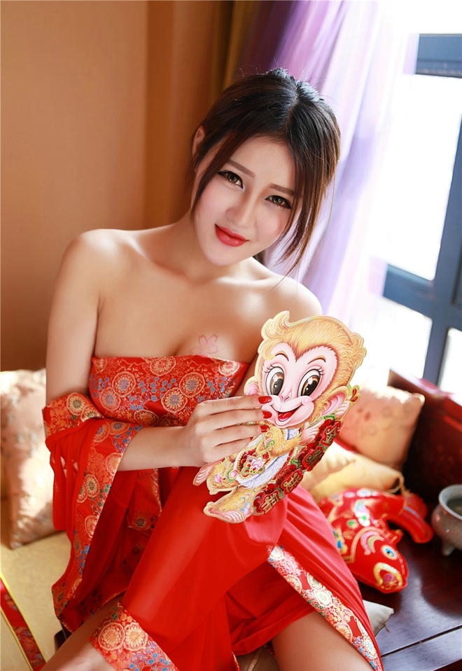 王乔恩美乳绝色性感小红肚兜私房大奶娇媚销魂诱惑写真
