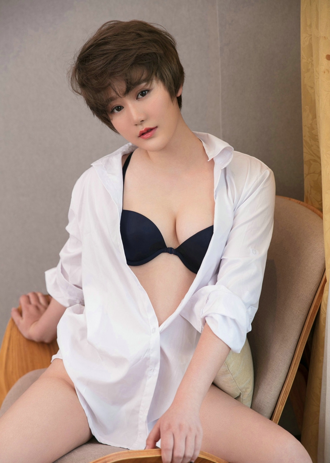 白衬衫内衣美乳诱惑瑶瑶气质写真