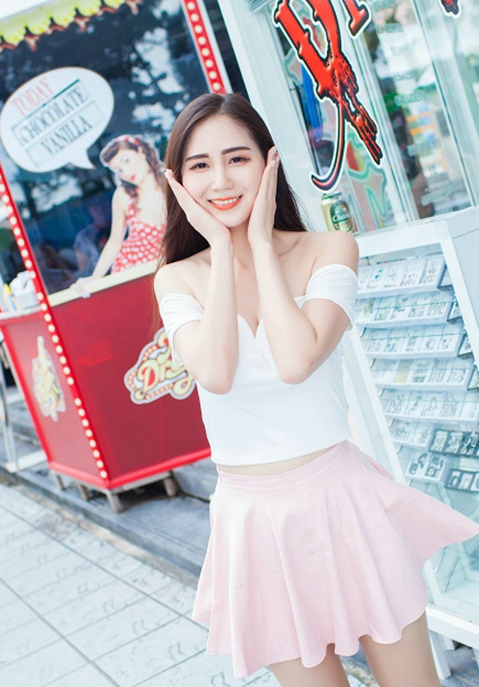 SISY思性感美乳诱惑连衣裙美腿写真